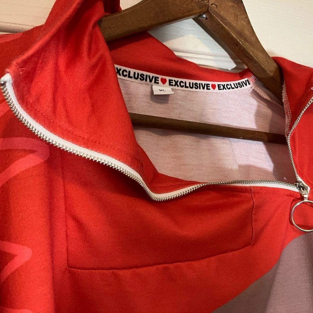 Exclusive, pull over, angled zipper, excellent condition, size XL - Picture 3 of 3